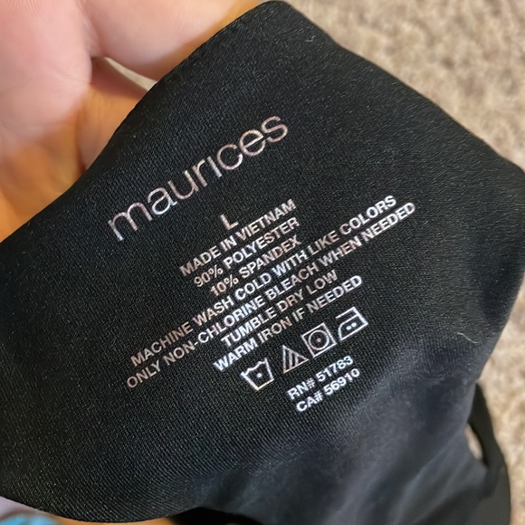 Super adorable black sports bra - Picture 3 of 3